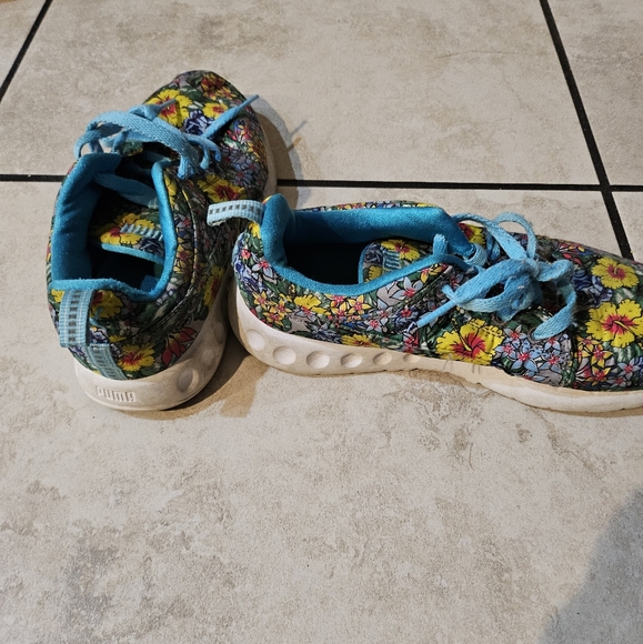 Shoes - Picture 2 of 2